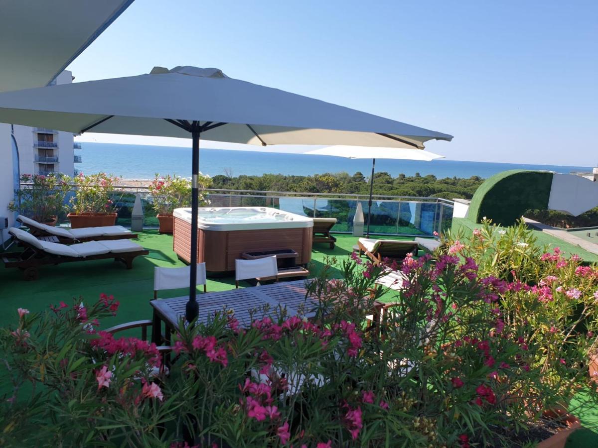 Hotel Cristallo Lignano Sabbiadoro Exteriör bild