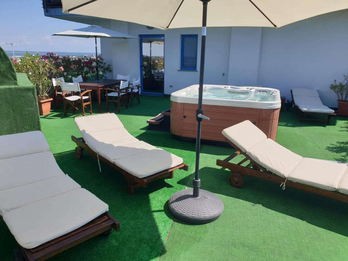 Hotel Cristallo Lignano Sabbiadoro Exteriör bild