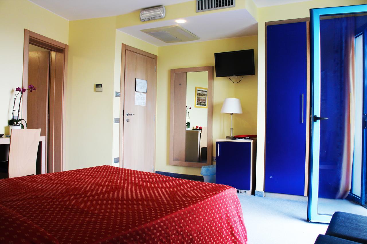 Hotel Cristallo Lignano Sabbiadoro Exteriör bild
