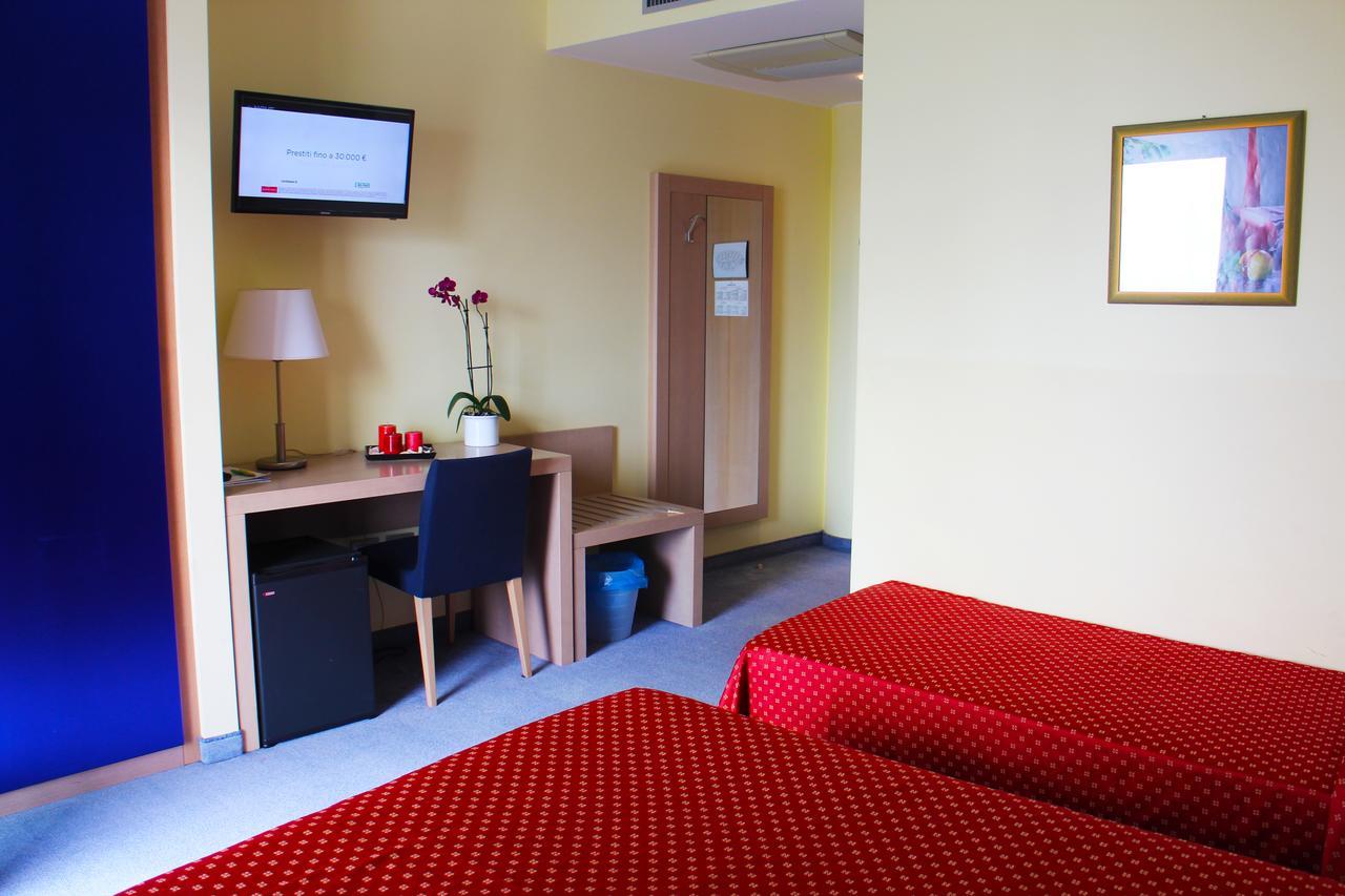 Hotel Cristallo Lignano Sabbiadoro Exteriör bild