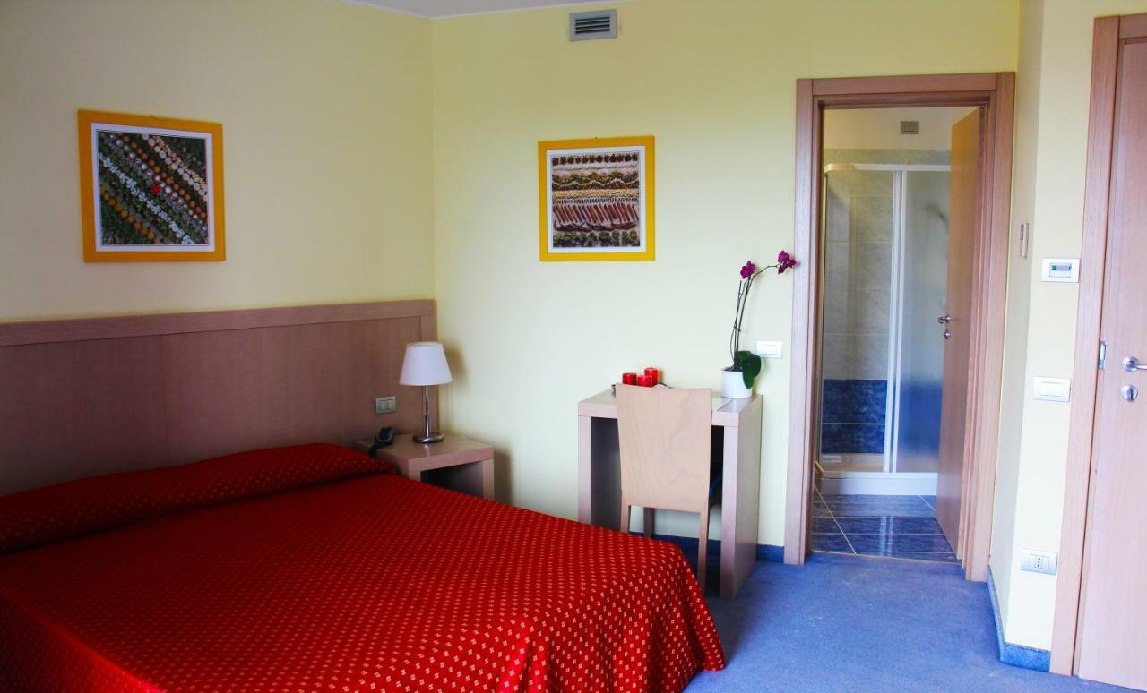 Hotel Cristallo Lignano Sabbiadoro Exteriör bild